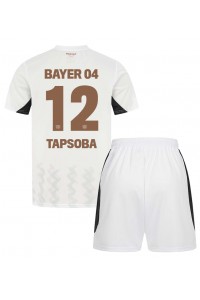 Bayer Leverkusen Edmond Tapsoba #12 Jalkapallovaatteet Lasten Vieraspeliasu 2024-25 Lyhythihainen (+ Lyhyet housut)